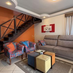 Casa com 252m², 5 dormitórios, 1 suíte, 2 vagas no bairro Centro em Torres para Comprar