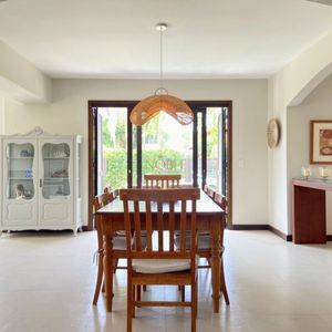 Casa com 518m², 5 dormitórios, 2 suítes, 2 vagas no bairro Praia Grande em Torres para Comprar