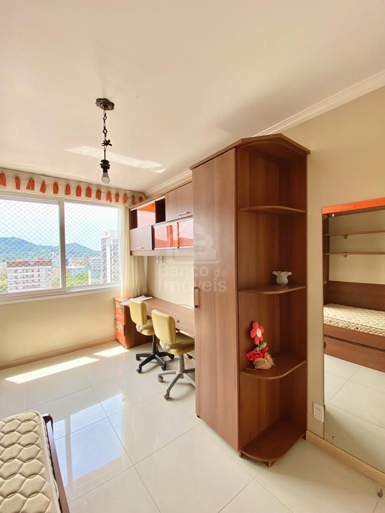 Apartamento à venda com 3 quartos, 140m² - Foto 17