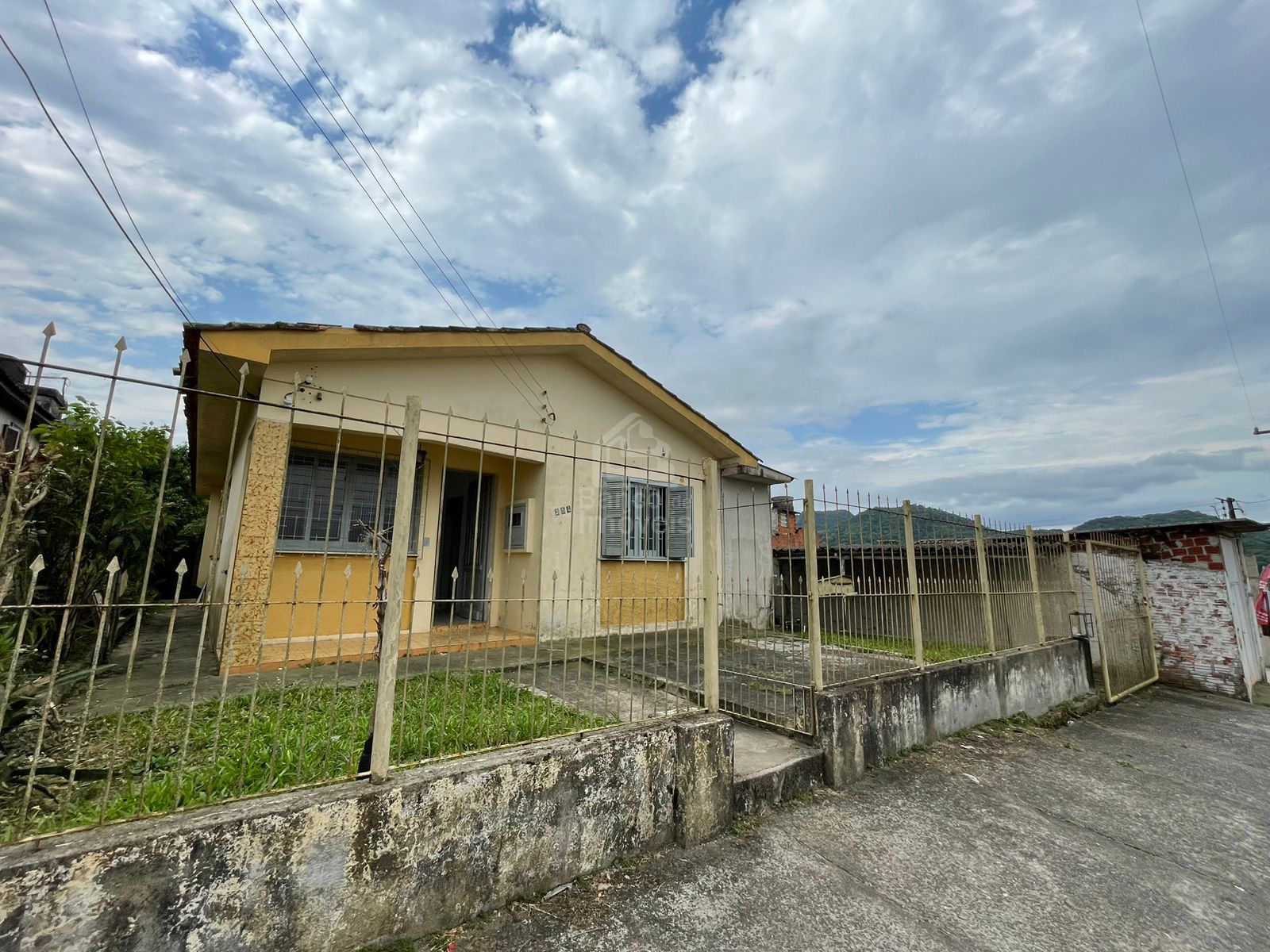 Casa para alugar com 3 quartos, 100m² - Foto 1