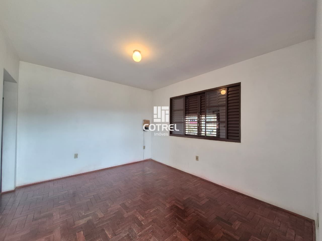 Casa para Locação 3 dormitórios e 2 vagas de de garagem situada no Bairro Camobi