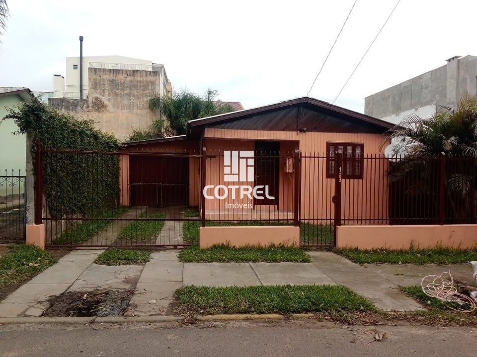 Casa 3 dormitórios e 2 vagas de garagem no Bairro Patronato localizada na cidade