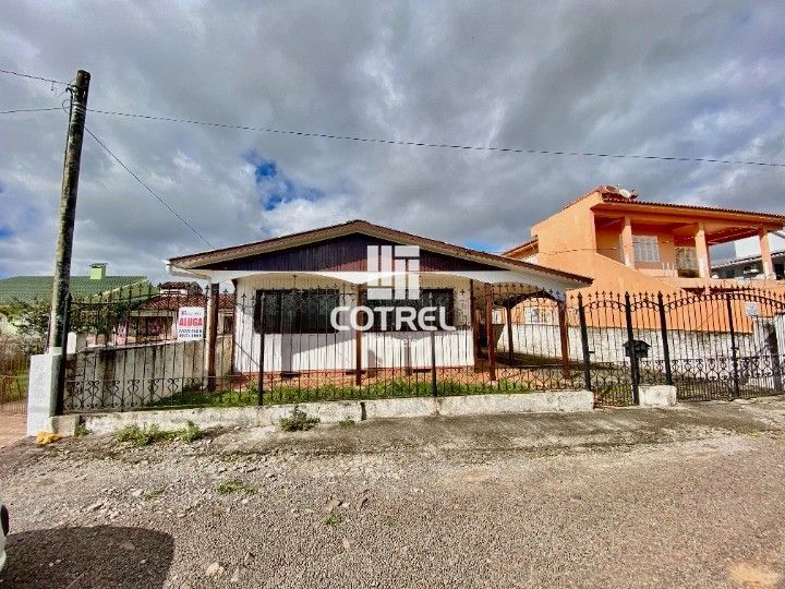 Casa para locação com 2 dormitórios, 2 vagas de garagem situada no Bairro Dom An