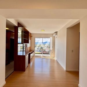 Apartamento com 95m² e 3 dormitórios no bairro Universitário em Lajeado para Alugar