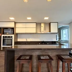 Apartamento com 124m², 3 dormitórios, 3 suítes, 2 vagas no Lê Classic em Torres para Comprar