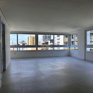 Apartamento com 130m², 3 dormitórios, 1 suíte, 2 vagas no Monterrey em Torres para Comprar
