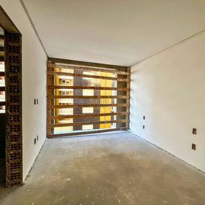 Apartamento com 200m², 3 dormitórios, 3 suítes, 3 vagas no Vanguard em Torres para Comprar