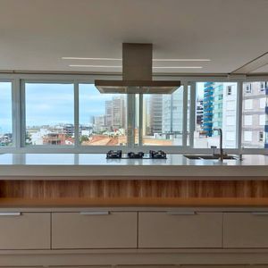 Apartamento com 134m², 3 dormitórios, 1 suíte, 2 vagas no Cortemaggiore em Torres para Comprar