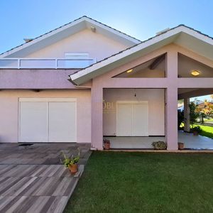 Casa, 5 dormitórios, 1 suíte, 3 vagas no bairro Praia Paraíso em Torres para Comprar