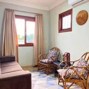 Casa com 272m², 4 dormitórios, 1 suíte, 3 vagas no bairro Igra Norte em Torres para Comprar