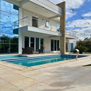 Casa com 600m², 4 dormitórios, 1 suíte, 4 vagas no bairro Igra Norte em Torres para Comprar