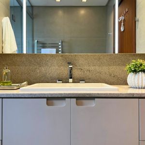 Apartamento com 180m², 3 dormitórios, 1 suíte, 2 vagas no Debret em Torres para Comprar