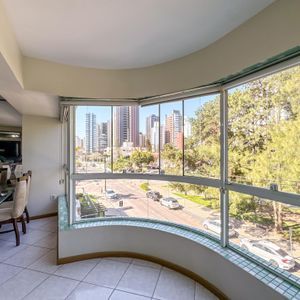 Apartamento com 92m², 2 dormitórios, 1 suíte, 1 vaga no Solar da Praça em Torres para Comprar