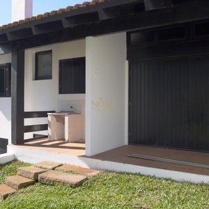 Casa com 260m², 5 dormitórios, 1 suíte, 2 vagas no bairro Praia Grande em Torres para Comprar