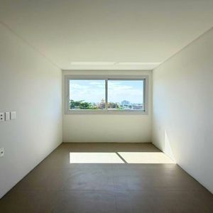 Apartamento com 82m², 2 dormitórios, 2 suítes, 1 vaga no Punta Del Sole em Torres para Comprar