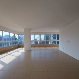 Apartamento com 109m², 3 dormitórios, 1 suíte, 2 vagas no San Pietro em Torres para Comprar