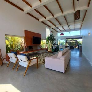 Casa com 210m², 3 dormitórios, 3 suítes, 2 vagas no Ocean Side em Torres para Comprar
