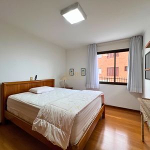 Apartamento com 190m², 3 dormitórios, 1 suíte, 2 vagas no Casa Blanca em Torres para Comprar