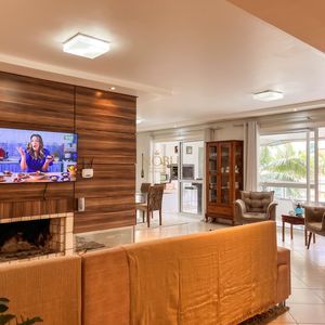 Apartamento com 232m², 4 dormitórios, 4 suítes, 2 vagas no Estevanell em Torres para Comprar