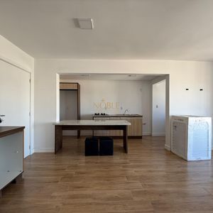 Apartamento com 80m², 2 dormitórios, 1 suíte, 1 vaga no Trade Center em Torres para Comprar