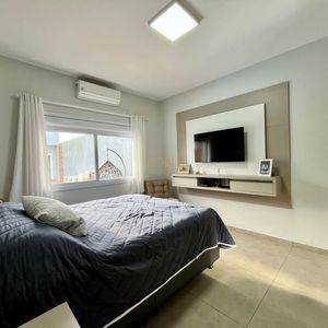 Casa com 670m², 5 dormitórios, 3 suítes, 3 vagas no bairro Bellatorres em Passo de Torres para Comprar