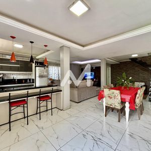 Casa com 188m² e 4 dormitórios no bairro Universitário em Lajeado para Comprar