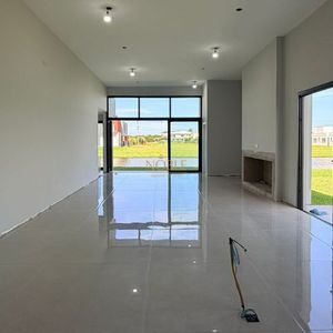 Casa de Condomínio com 222m², 4 dormitórios, 4 suítes, 2 vagas no Reserva das Águas em Torres para Comprar