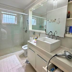 Casa, 3 dormitórios, 1 suíte, 2 vagas no bairro Praia Grande em Torres para Comprar