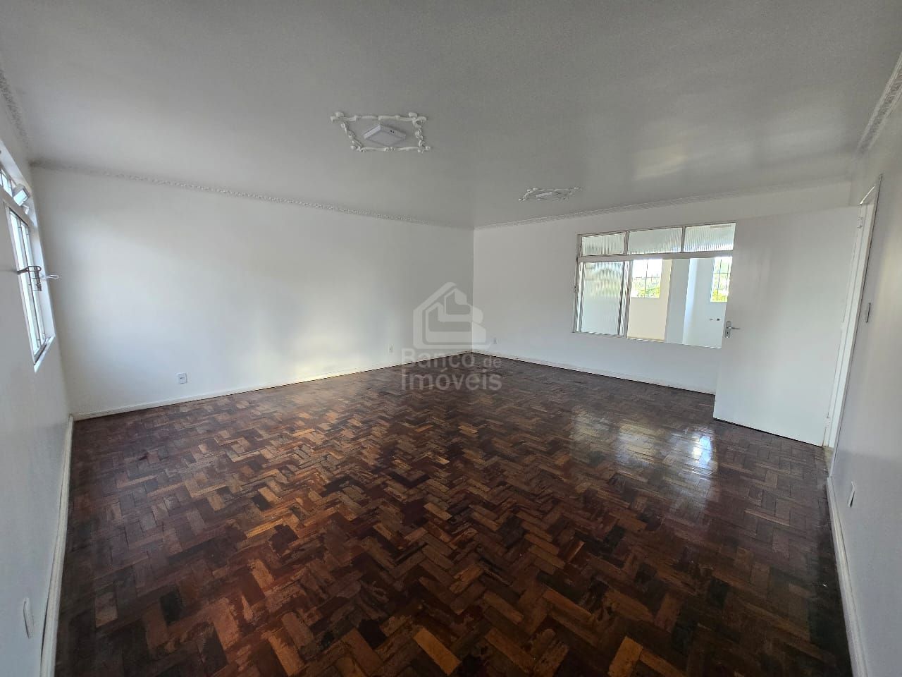 Apartamento com 3 Dormitórios para alugar, 196 m² por R$ 2.100,00 Apartamento com 3 Dormitórios para alugar, 196 m² por R$ 2.100,00