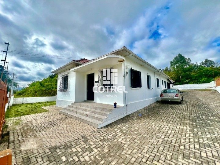 Casa Comercial 7 salas, 2 banheiros situada no Bairro Pé de Plátano na cidade d