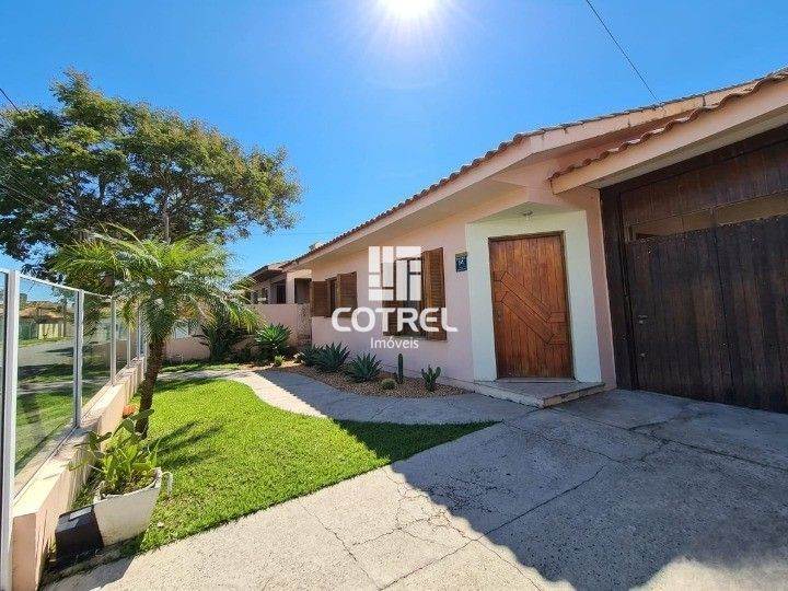 Casa Semimobiliada à Venda e Locação 2 dormitórios, com piscina no bairro Camobi