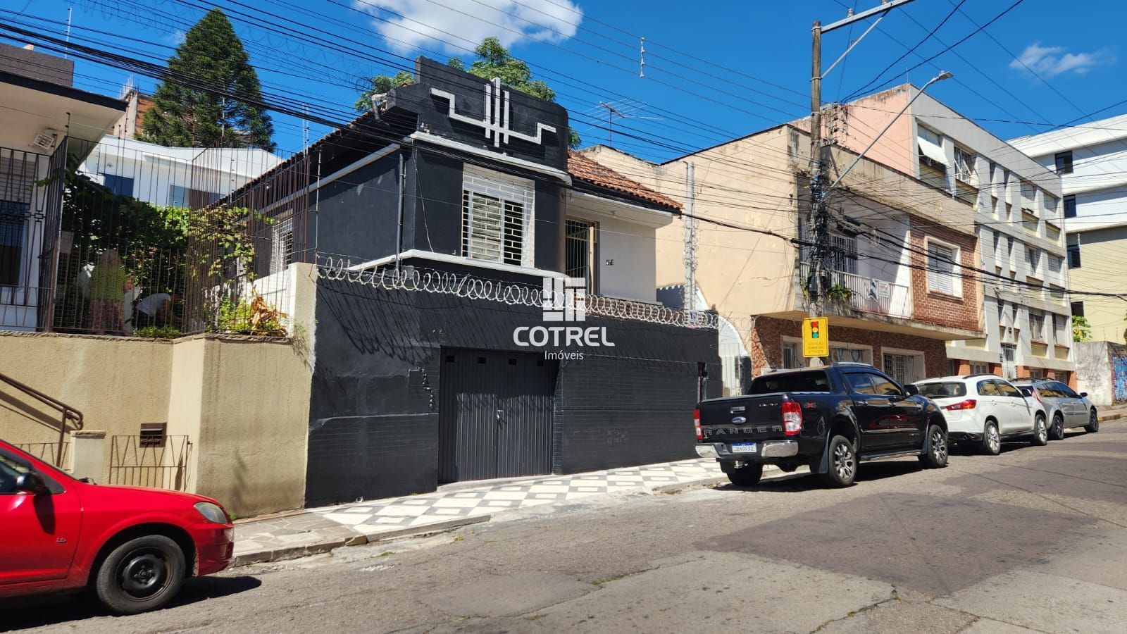 Casa para venda e locação 3 dormitórios, 1 vaga de garagem situada no Bairro Cen