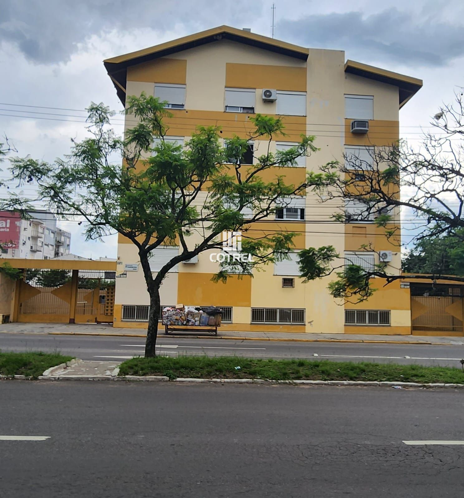 Apartamento para venda com 2 dormitórios, 1 vaga de garagem situado no Bairro Pa