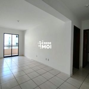SALA ESTAR COM SACADA E CHURRASQUEIRA