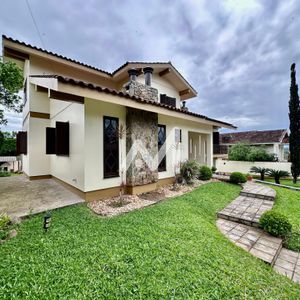 Casa com 277m² e 5 dormitórios no bairro Cristo Rei em Estrela para Comprar