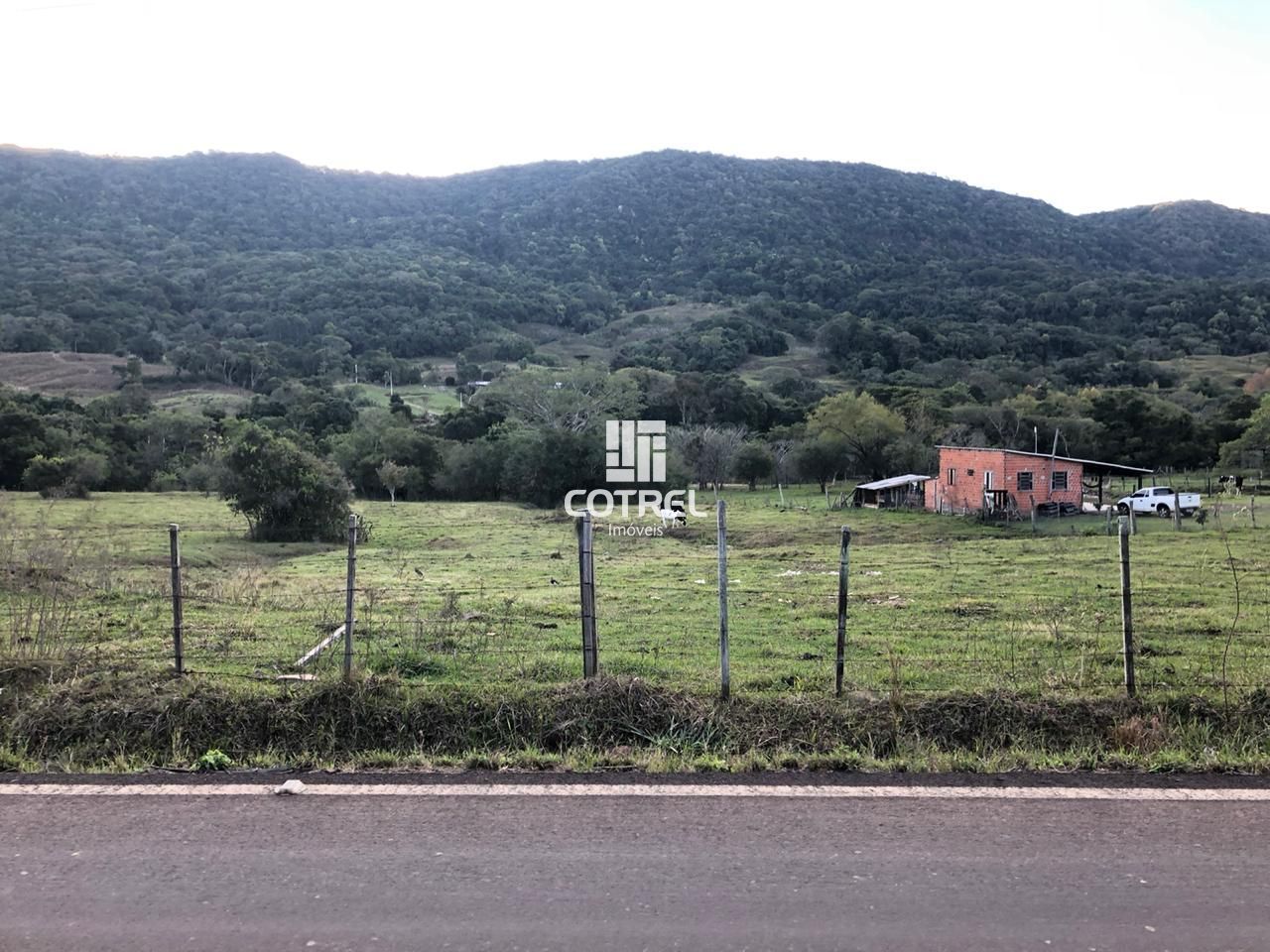 Excelente chácara com riacho em Silveira Martins com 3.600 m²
