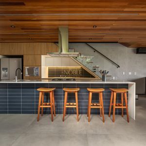 Casa de Condomínio com 244m², 4 dormitórios, 4 suítes, 2 vagas no Condomínio Ilhas Park em Torres para Comprar