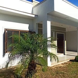 Casa com 76m², 2 dormitórios, 1 suíte, 1 vaga no bairro Bella Torres em Passo de Torres para Comprar
