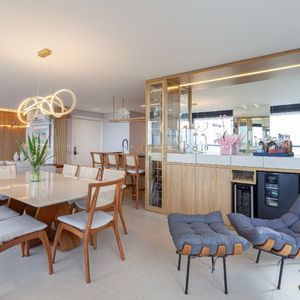 Apartamento com 220m², 4 dormitórios, 4 suítes, 2 vagas no Vitra em Torres para Comprar