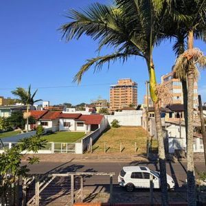 Casa, 6 dormitórios, 1 suíte, 4 vagas no bairro Stan em Torres para Comprar