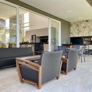 Casa de Condomínio com 290m², 4 dormitórios, 2 suítes, 2 vagas no Ocean Side em Torres para Comprar