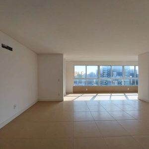 Apartamento com 109m², 3 dormitórios, 1 suíte, 2 vagas no San Pietro em Torres para Comprar