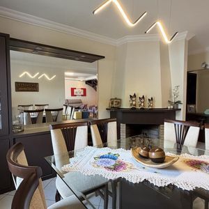 Casa com 252m², 5 dormitórios, 1 suíte, 2 vagas no bairro Centro em Torres para Comprar