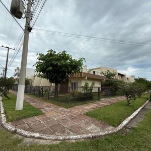 Sobrado com 105m², 3 dormitórios, 1 vaga no Solemar em Torres para Comprar
