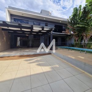 Casa com 295m² e 5 dormitórios no bairro Universitário em Lajeado para Comprar