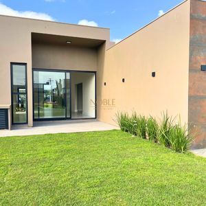 Casa de Condomínio com 192m², 3 dormitórios, 3 suítes, 2 vagas no Reserva das Águas em Torres para Comprar