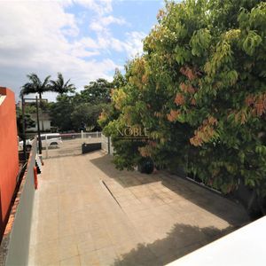 Sobrado com 220m², 5 dormitórios, 4 suítes, 3 vagas no bairro Stan em Torres para Comprar