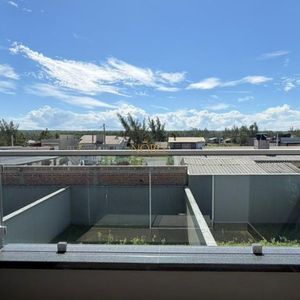 Sobrado com 148m², 3 dormitórios, 1 suíte, 2 vagas no bairro Tapera em Passo de Torres para Comprar