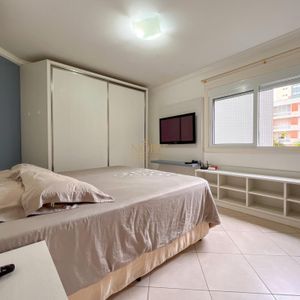 Apartamento com 232m², 4 dormitórios, 4 suítes, 2 vagas no Estevanell em Torres para Comprar