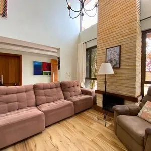 Casa com 272m², 4 dormitórios, 1 suíte, 3 vagas no bairro Igra Norte em Torres para Comprar